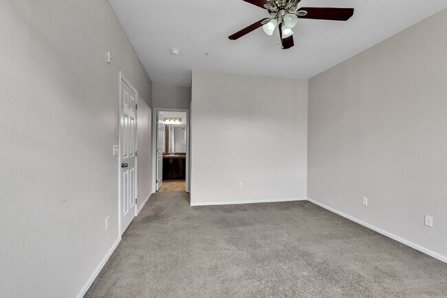 Building Photo - $1,800 - 1 Bed, 1.5 Bath Condo in Denver with In Unit Laundry in Great Location!