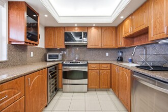 Building Photo - 3507 Oaks Way