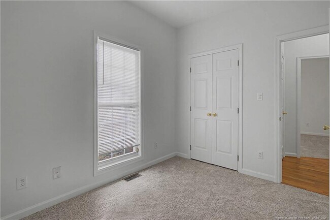 Building Photo - 42 Lotus Ln