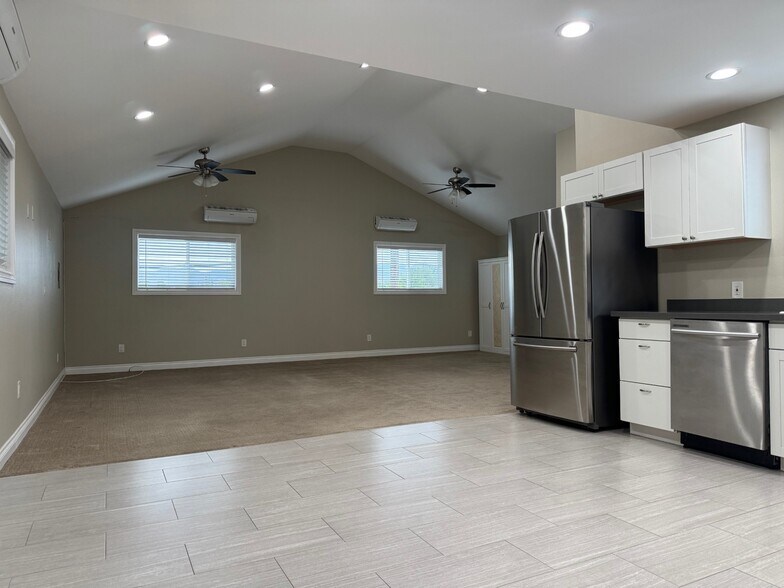 Building Photo - 16357 Vintage St