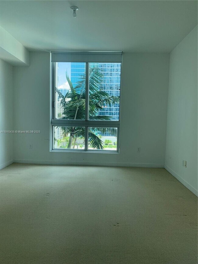 Building Photo - 300 S Biscayne Blvd