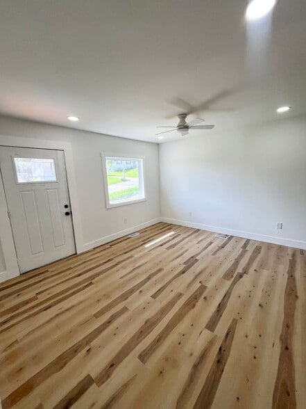 Building Photo - 3741 Elmwood Ave