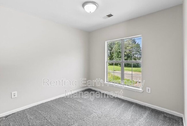 Building Photo - 725 3rd Ave N