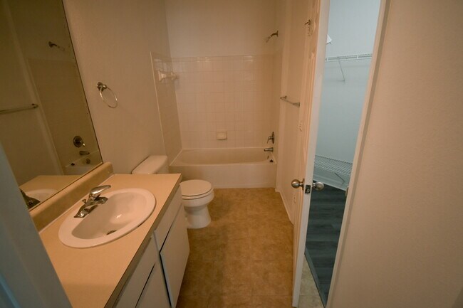 Building Photo - 2000 Erving Cir