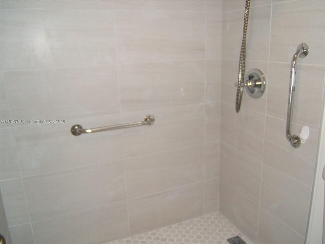 Building Photo - 9022 SW 123rd Ct