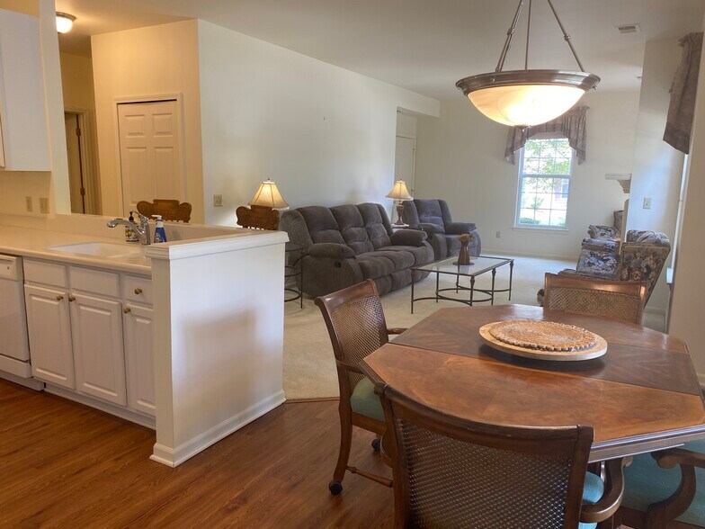 Open kitchen - 1075 Alameda Blvd