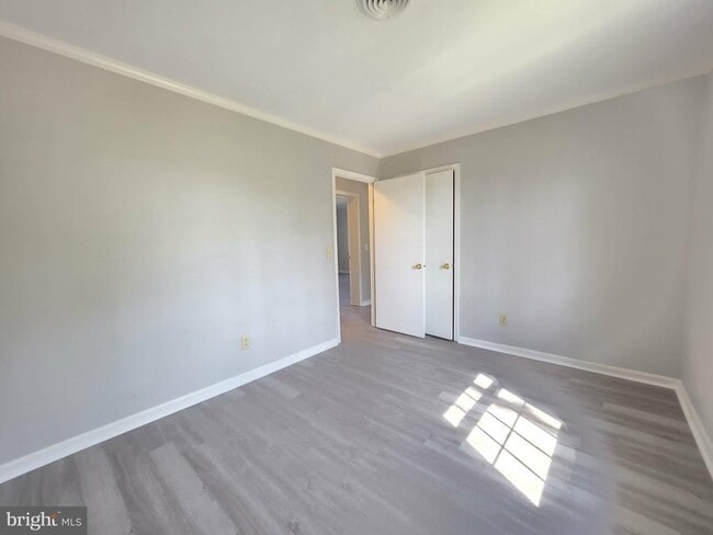 Building Photo - 830 Larch Way