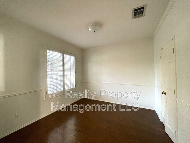 Building Photo - 4108 Hedgerow Dr