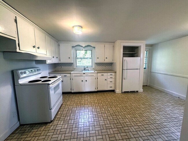 Building Photo - 56 Spruce St
