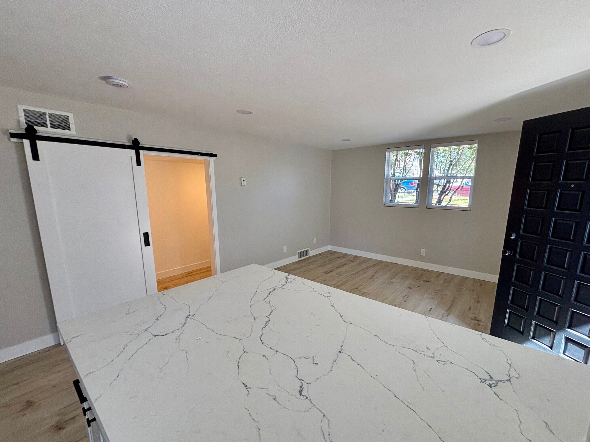 Quartz countertops - 2026 Lombard Ave