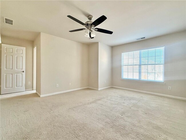 Building Photo - 5579 Lindeman Ln