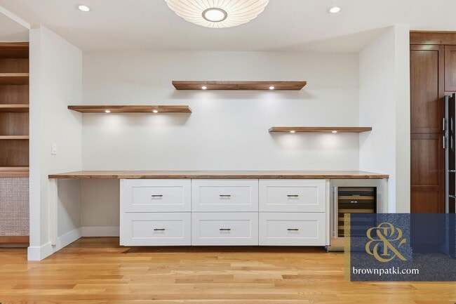 Building Photo - 360 Chenery St