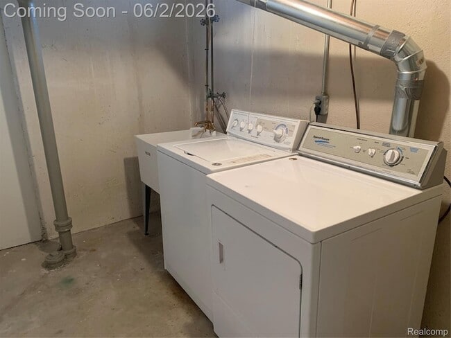 Building Photo - 27208 Hystone Dr