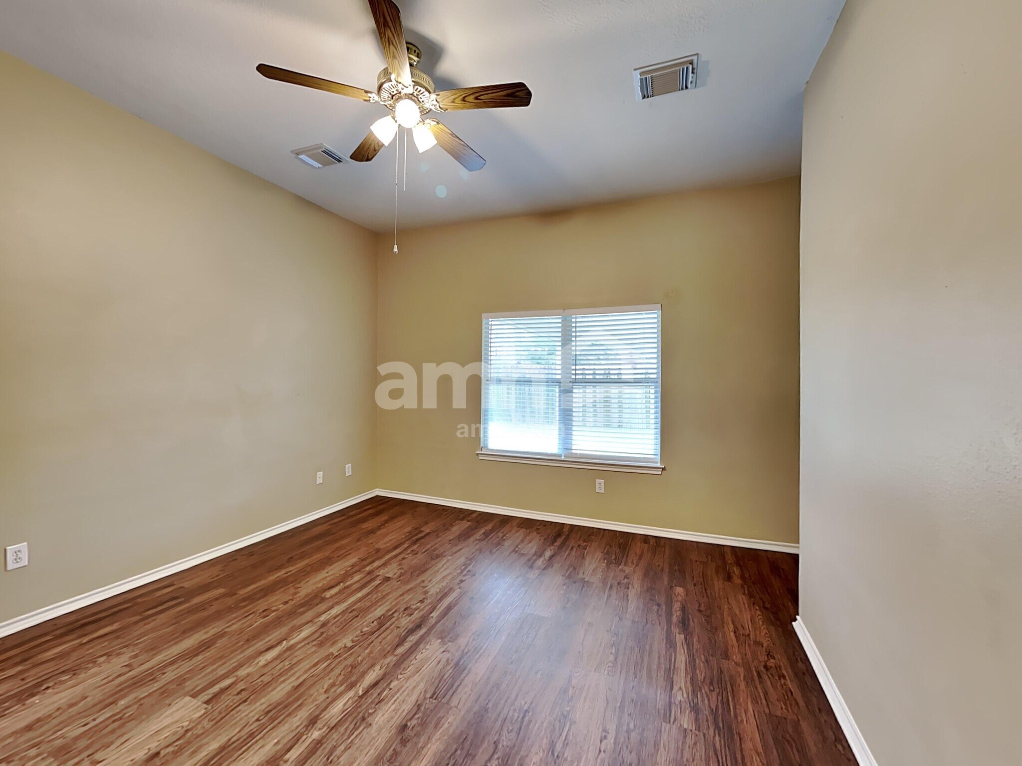 Building Photo - 1835 Manor Dr