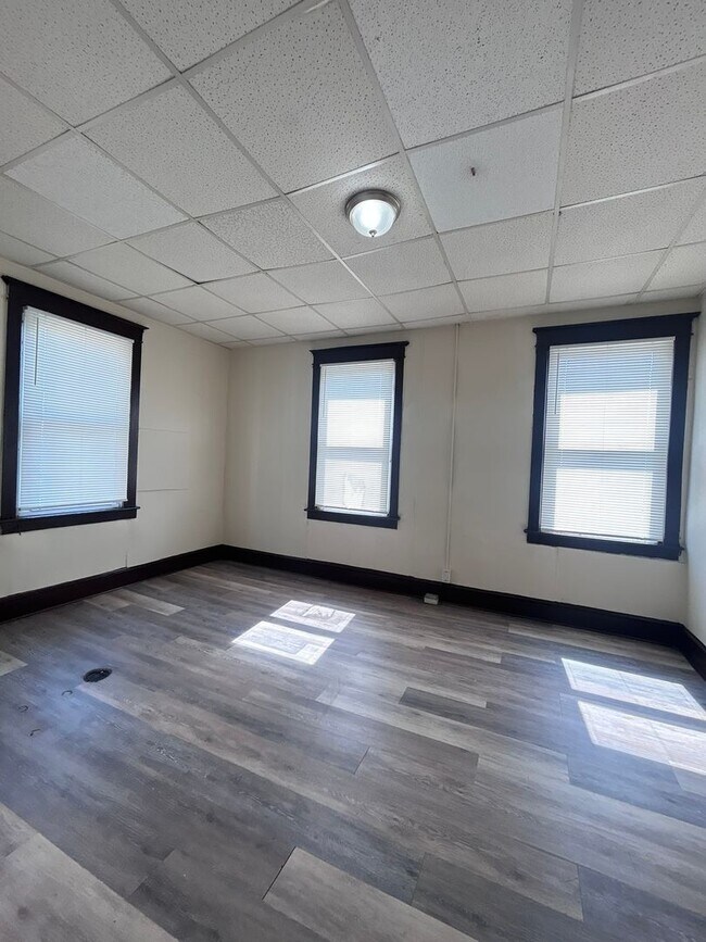Building Photo - 605-609 S Potomac St