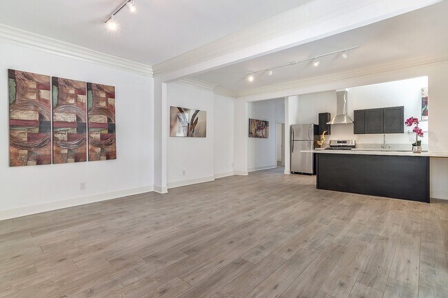 Building Photo - St. Louis Duplex