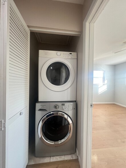 Building Photo - 1713 Azalea Ct