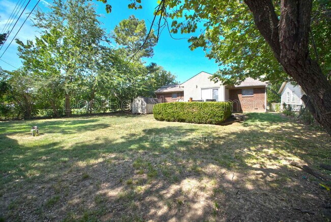 Building Photo - 2713 S Norwood Ave