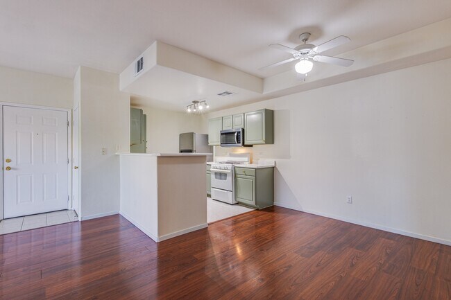 Building Photo - 8250 N Grand Canyon Dr