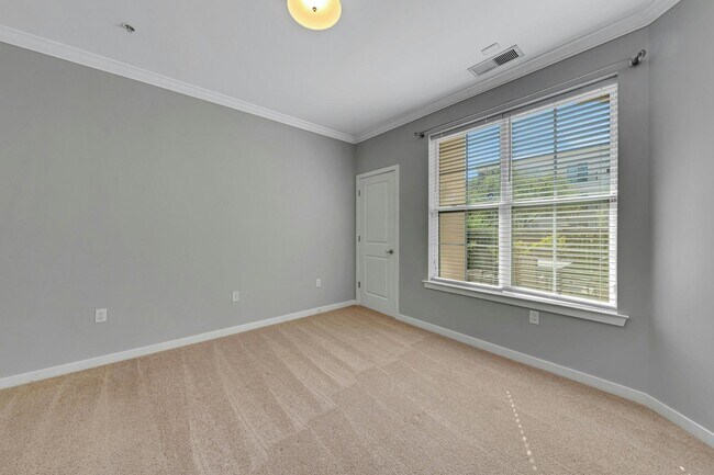 Building Photo - 443 2nd St