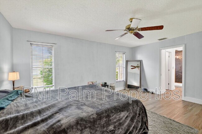 Building Photo - 2700 Yarmouth Dr