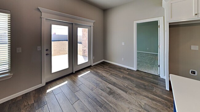 Building Photo - Beautiful 4 Bedroom 2 Bathroom Home in Pie...