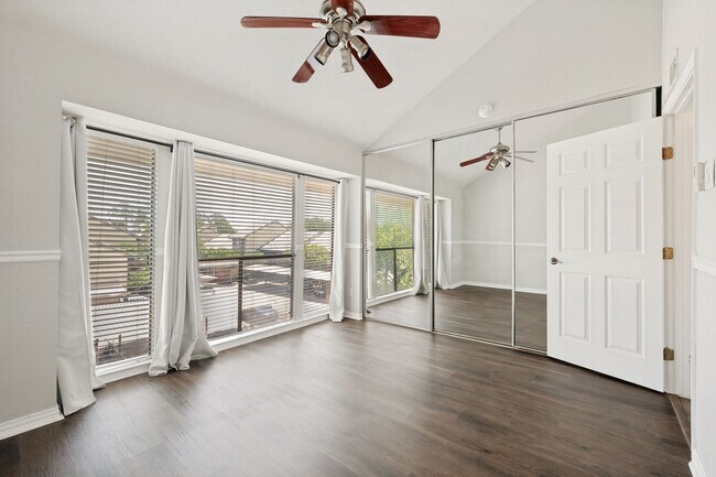 Building Photo - Prime Las Colinas Location! Spacious Condo Minutes from Dining & Entertainment