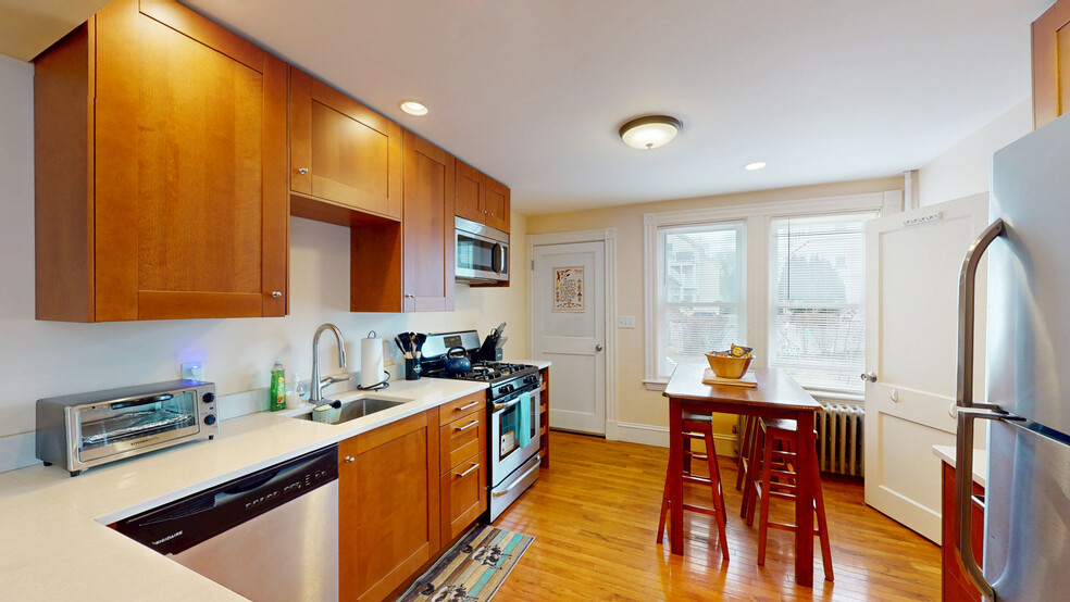Primary Photo - 29 Montgomery St