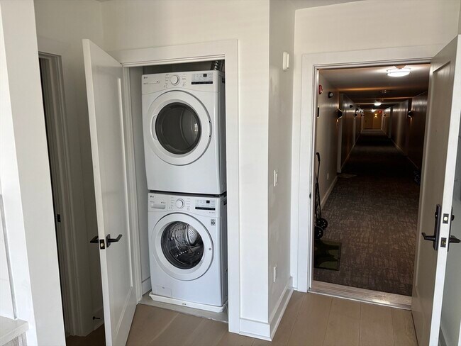 Building Photo - 917 Bennington St