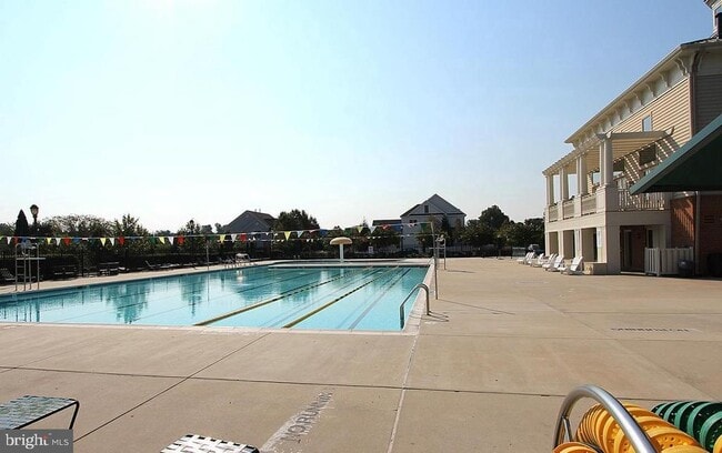 Building Photo - 537 Longhorn Crescent