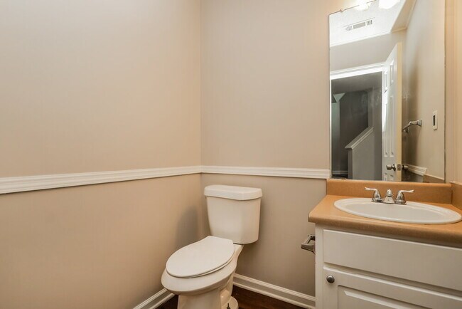 Building Photo - 504 Wyntuck Dr