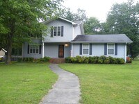 Building Photo - 3 bedroom Signal Mountain Home!