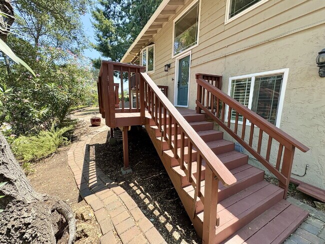 Building Photo - Charming 4-Bed by the Lake in Morgan Hill