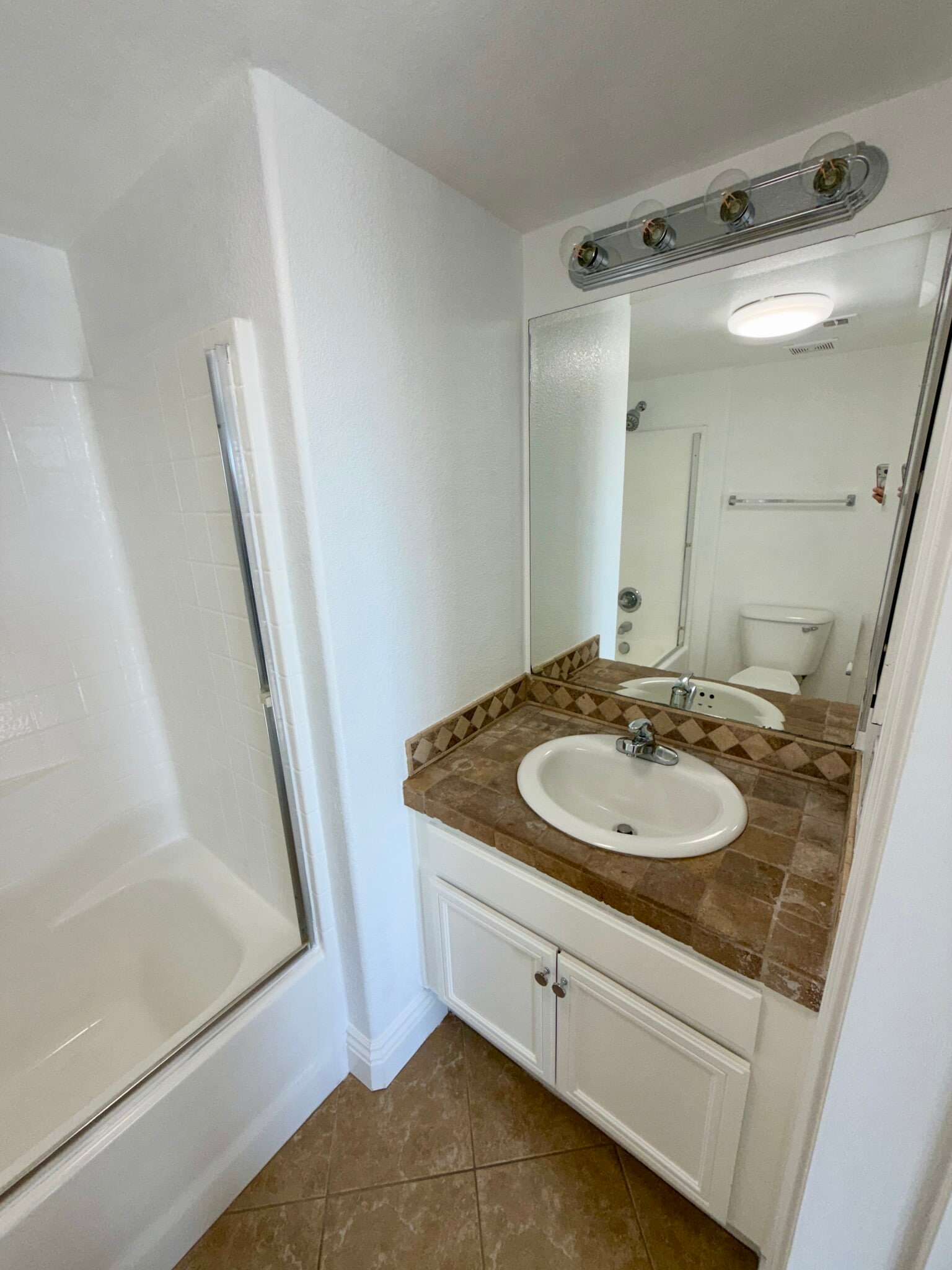 2nd Primary room sink - 4942 Haight Trl