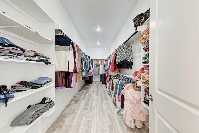 Building Photo - 2420 Novara Trl