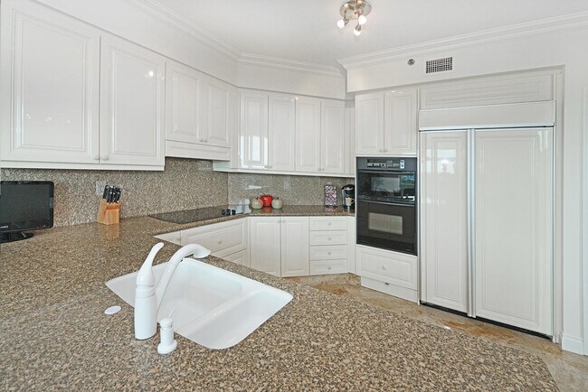 Building Photo - 3740 S Ocean Blvd