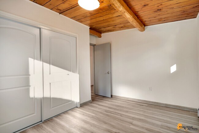 Building Photo - 408 E Manor Ave