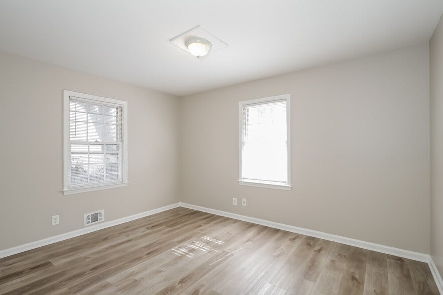 Building Photo - 3276 Elm St