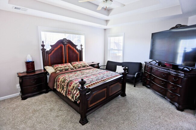 Building Photo - Beautiful Clarksville Rental