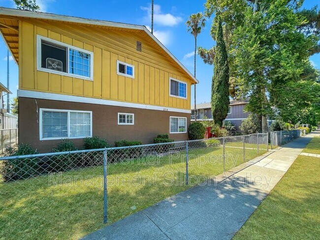 Building Photo - 5719 Via Monte Dr