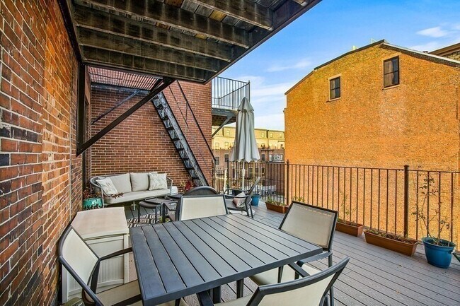 Building Photo - 692 Tremont St