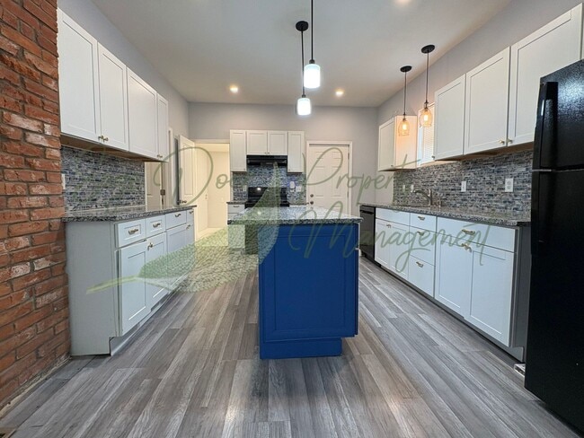 Building Photo - RANCH STYLE HOME!!!