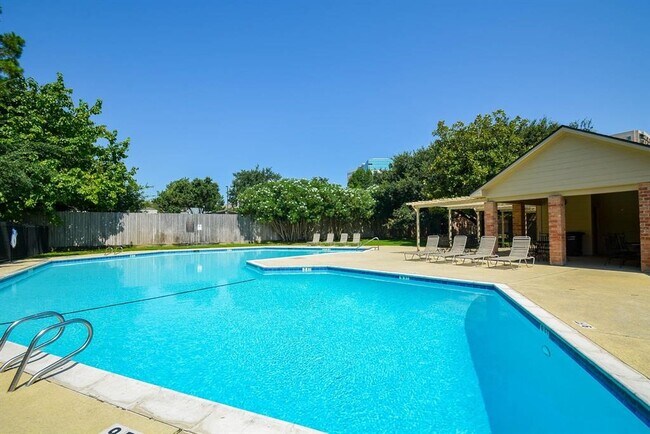 Building Photo - 978 Memorial Village Dr