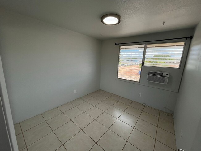 Building Photo - SECTION 8 OK! 2 level townhouse 3 Bedroom, 1 Bathroom Unit With 1 Parking Stall Available Now!