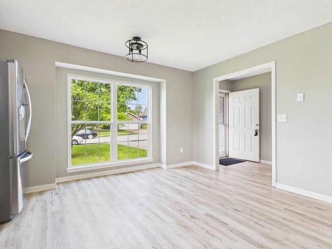 Building Photo - 1206 Foxridge Dr
