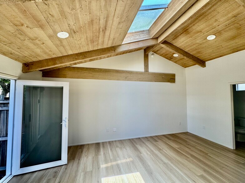 Building Photo - 11122 Hartsook St