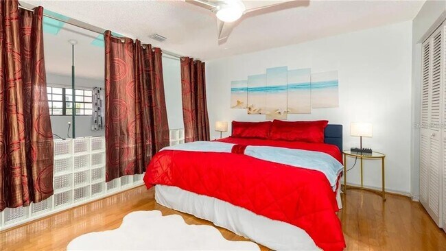 Building Photo - 10438 St Tropez Pl