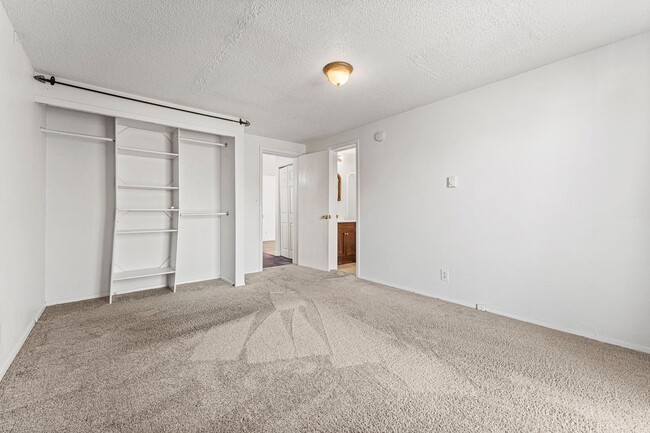 Building Photo - Great location near City Park!