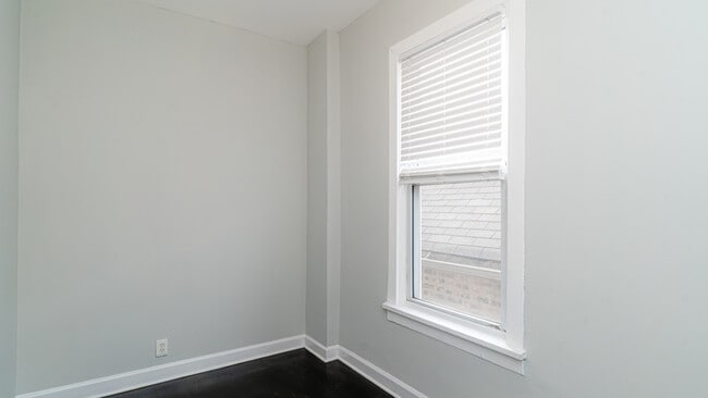 Building Photo - 2049 W Coulter St