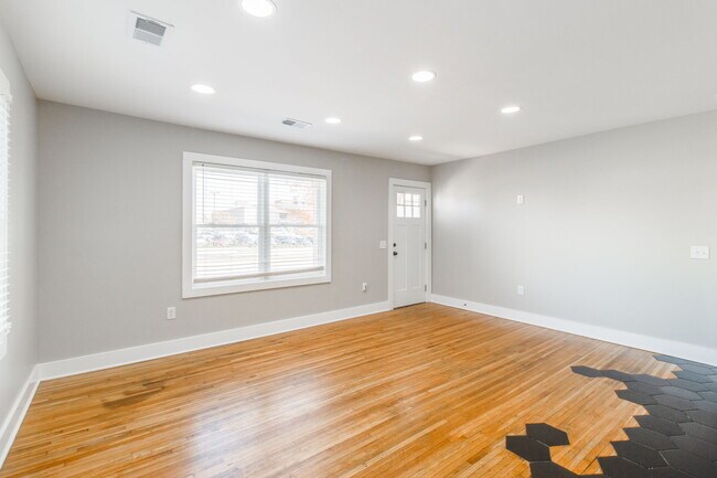 Building Photo - 2311 Bull St